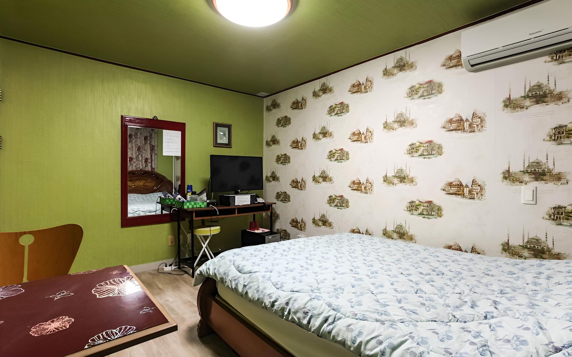 Jeju Donggung Motel view 2