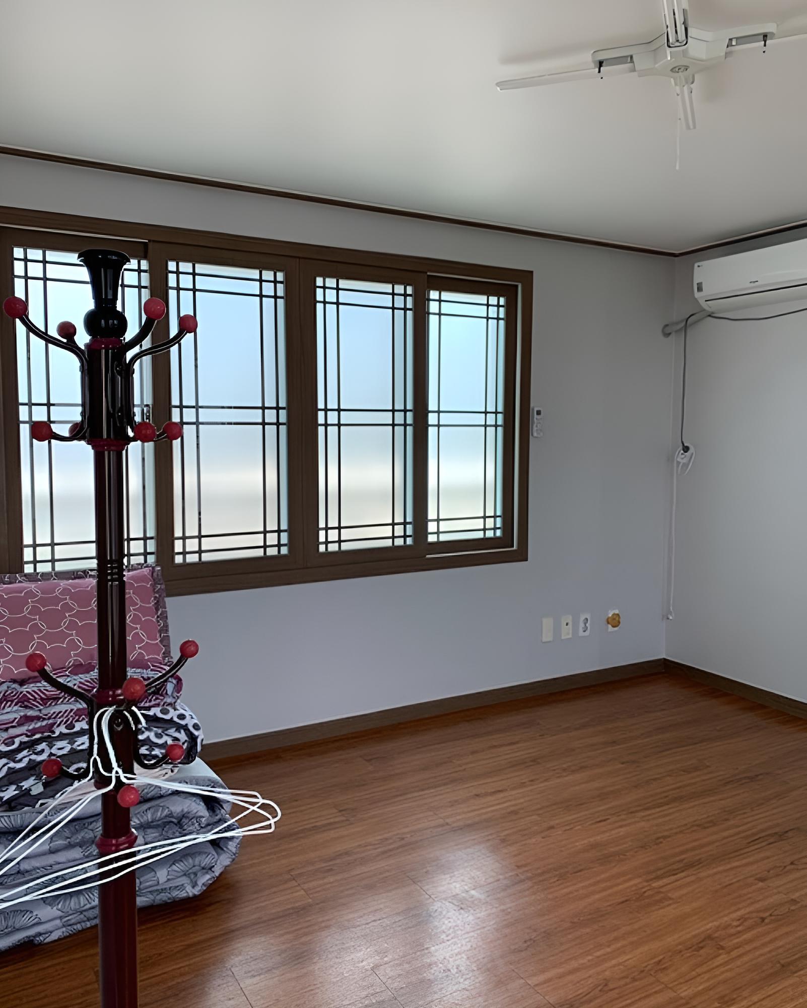 Aewol Neoreunmadang Unshared House view 2