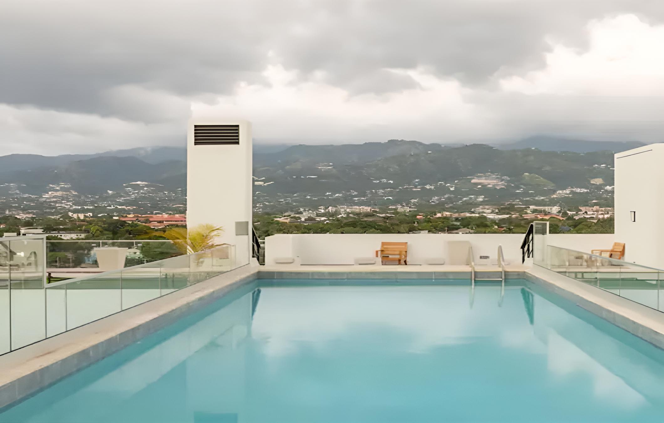 Comfy Studio with rooftop pool