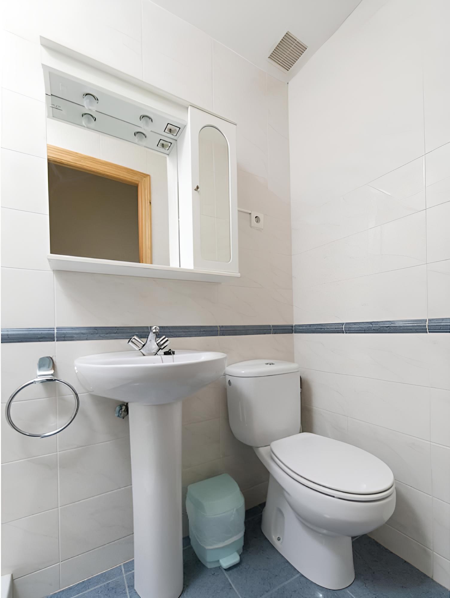 Ensuite Rooms for Women Only - LEON photo 4
