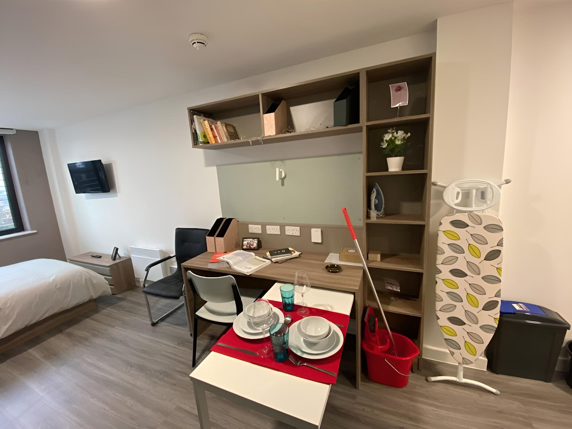 Ensuite Rooms and Studios in Portsmouth view 4