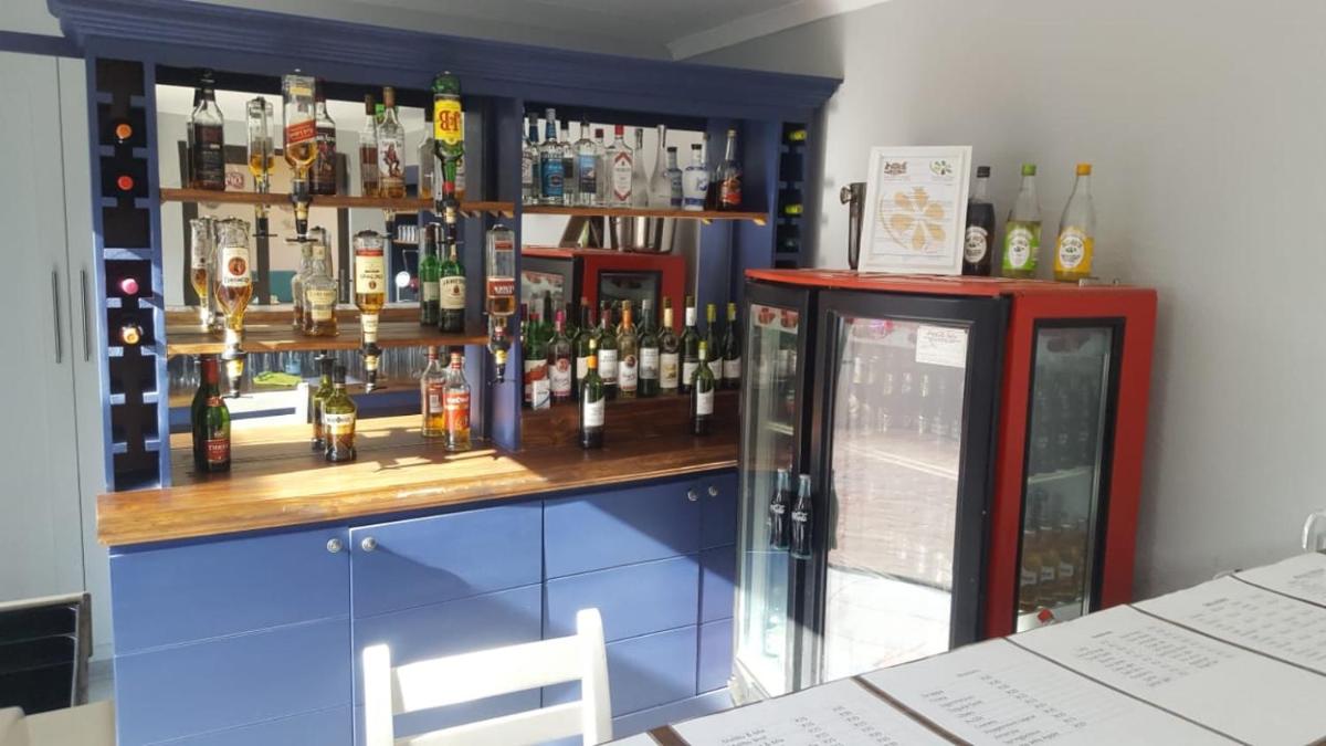 bar