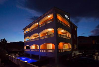 Villa Apartments Art