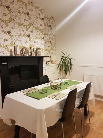 Tynant House- Cosy 3 bed house- Near City Centre and FREE parking