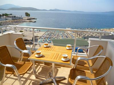 Holiday apartment on the sea shore