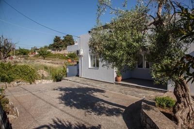 Alexandros Apartments