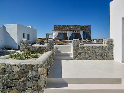 Lithos Luxury Rooms (Adults Only)