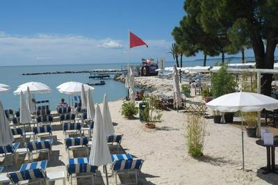 Villa Soraya , quiet location with big garden near beach and old town of NICE