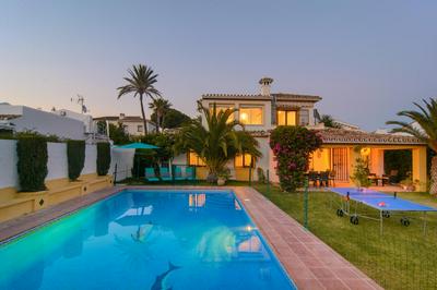 Typical beach house Las Chapas Playa with heated pool
