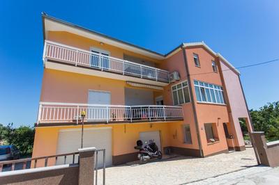 Boutique Apartment in villa with pool 2