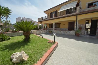 Villa Lumari