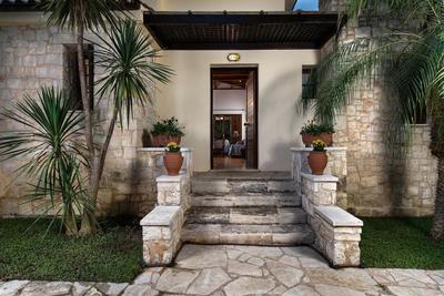 Koukounari luxury villa