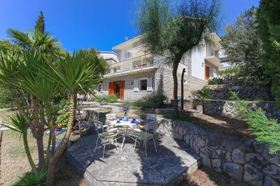 Secret Garden Barada Beach Apartment