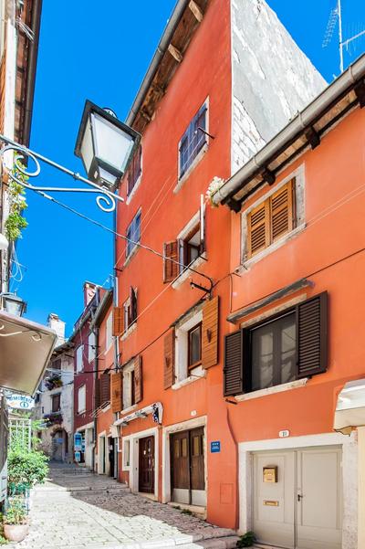 Central Old Town Studio with free bike included