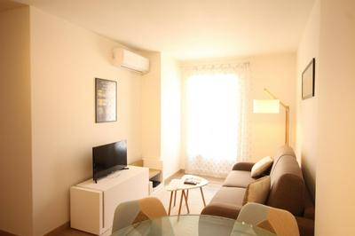 Cannes Conseil Immo, Pedestrian Street Balcony Hoche area -Odon-