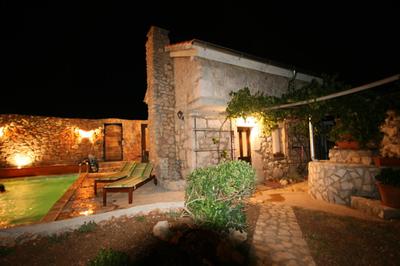 Three Sisters, absolutely unique stone houses, 200 m from the beach