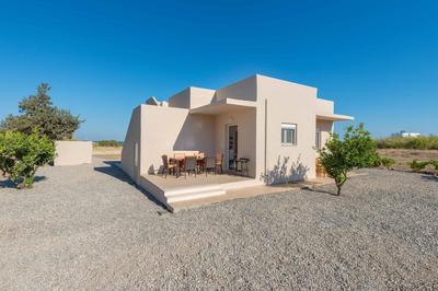 Gennadi Serenity House- beachfront villa with pool