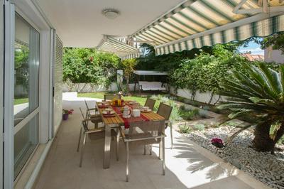 Deluxe apartment Lea with large garden