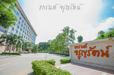 Grand Charoonrat Apartment