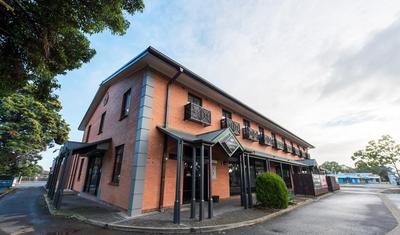 Nightcap at Rose & Crown Hotel