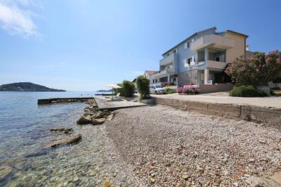 Punta Preko Apartments