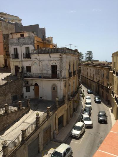 Le casette nel cortile