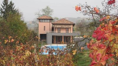 Villa Architetti Piemonte, Entire Private Villa with Infinity Pool and Poolhouse, 5 bedroom, six bathroom perfect for families and friends