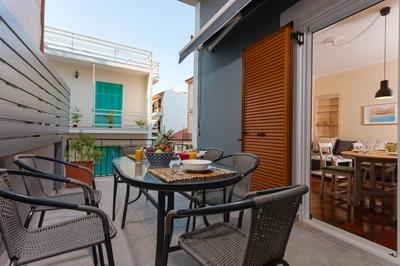 Metropolis Apartment - 150m from St Marcus Square, by ZanteWize