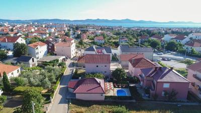 Holiday home Orange with heated pool and parking