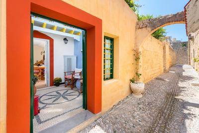 Giorgos' Old Story 2Bed Stone House with Private Hamam in the Old Town