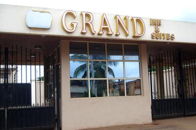 Grand Inn & Suites