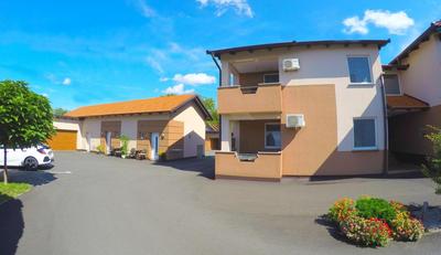 Apartments and Rooms Rea