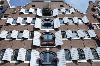 hip & stylish apartment in center, near trainstation, 15 min walk