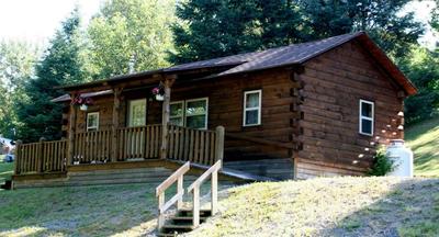 Robin Hill Camping Resort Deluxe Cottage 13