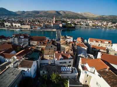 Tinel Longo, holiday home for up to 8, city center, BBQ, terrace
