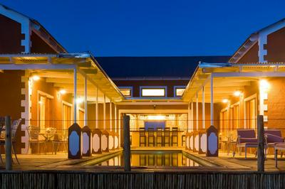 River Crossing Lodge main