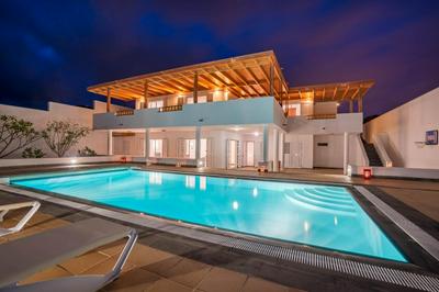 Villa Dedalos - Spacious luxury Villa with heated pool in Puerto Calero