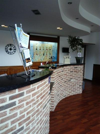 HOTEL L'AMERIVIERE***