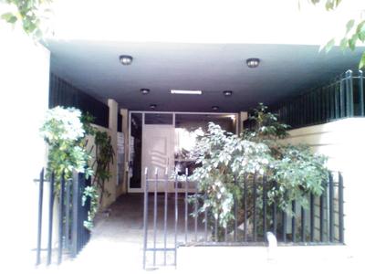 Tranquil Central Apt, behind Athens Caravel Area