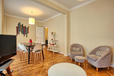 Almirante Top Floor / Almirante Reis Avenue