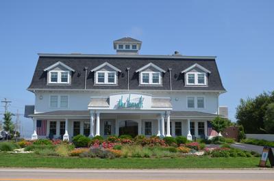 The Break Hotel, Φωτογραφία 2