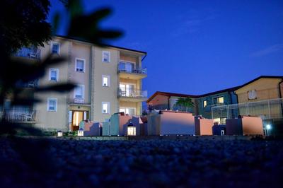 Sunset Deluxe Apartments