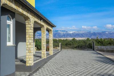 Lucky Luke Pool Apartments