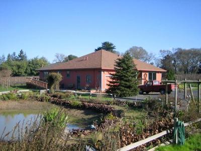 Pearlessence Vineyard Inn
