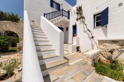 PURE WHITE 1BD house with amazing Sea Views in Naousa