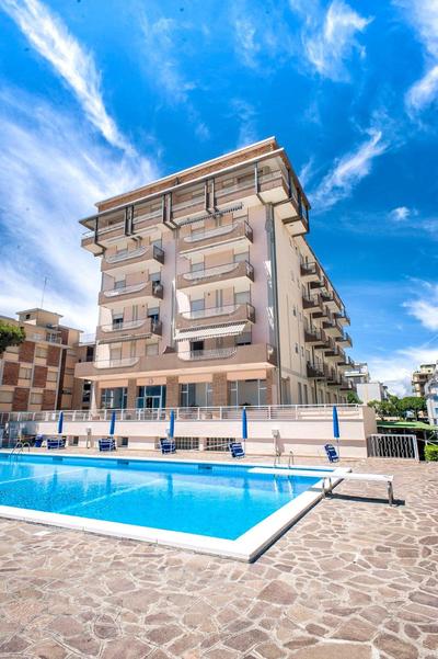 Sea view apartment with swimming pool