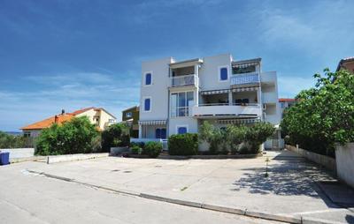 Apartman JADRANKO Murter in a quiet environment near the center and the beach