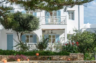 Birikos Studios & Apartments