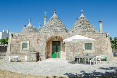TRULLI CONTI Grande spazio alberato incontaminato- prenotazione esclusiva