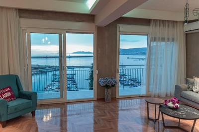 F & B Collection - Jetties & Moorings central apt